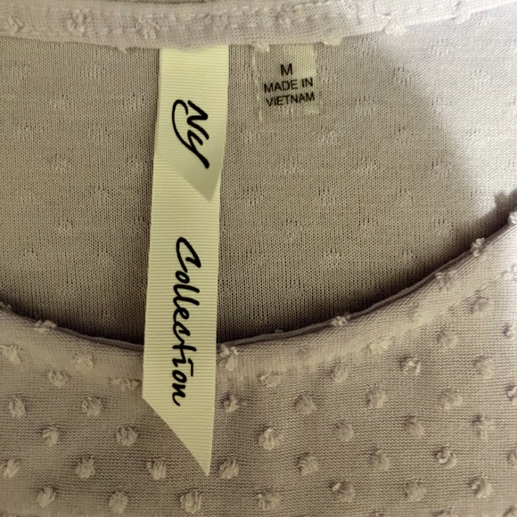 light purple blouse with dot detailing and flow sleeves! size medium! - Picture 2 of 3